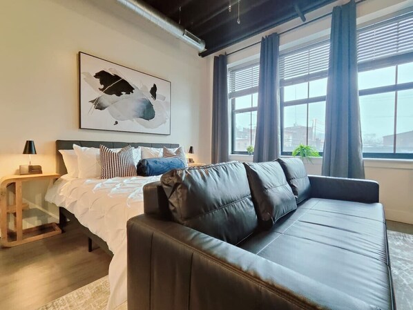 1 bedroom, desk, iron/ironing board, WiFi