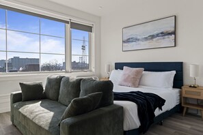 Desk, iron/ironing board, travel crib, WiFi - Boutique Studio with Rooftop View and Gym (Philadelphia)