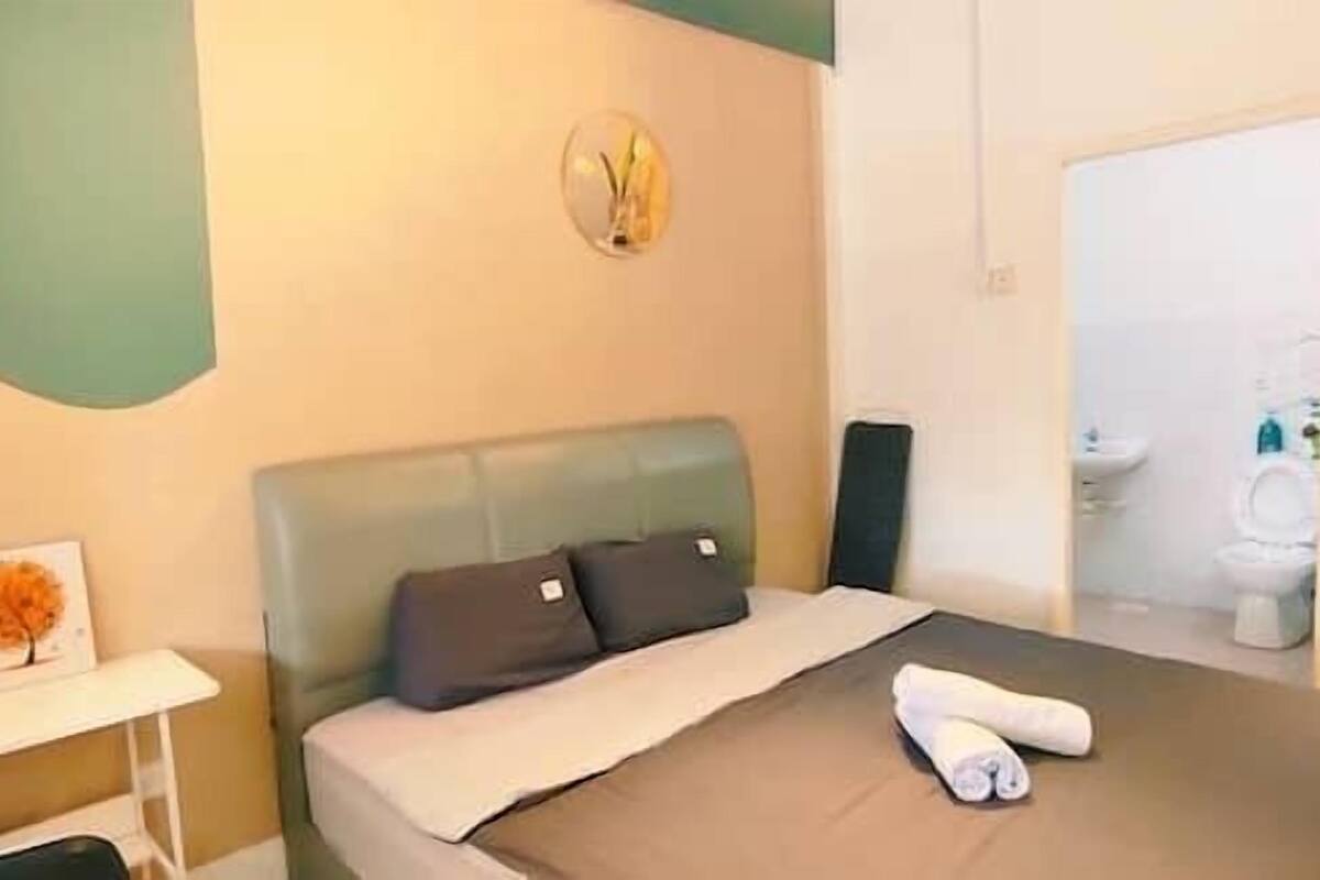 Iron/ironing board, free WiFi