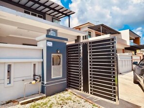 Exterior - Taman Putri Kulai (Kulai)