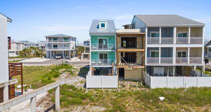 Marvelous NEW 4-bedroom 4.5 bathroom townhome 100 steps from Mexico Beach