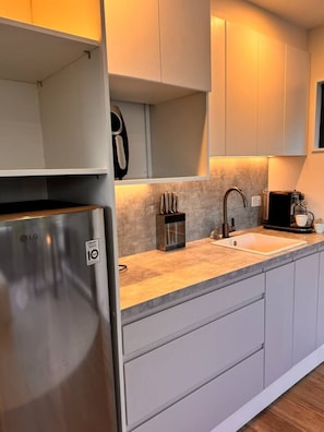 Fridge, microwave, stovetop, coffee/tea maker
