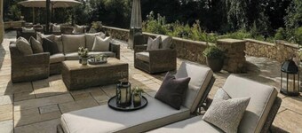 Lodge - Sleeps 18, pet friendly & free parking