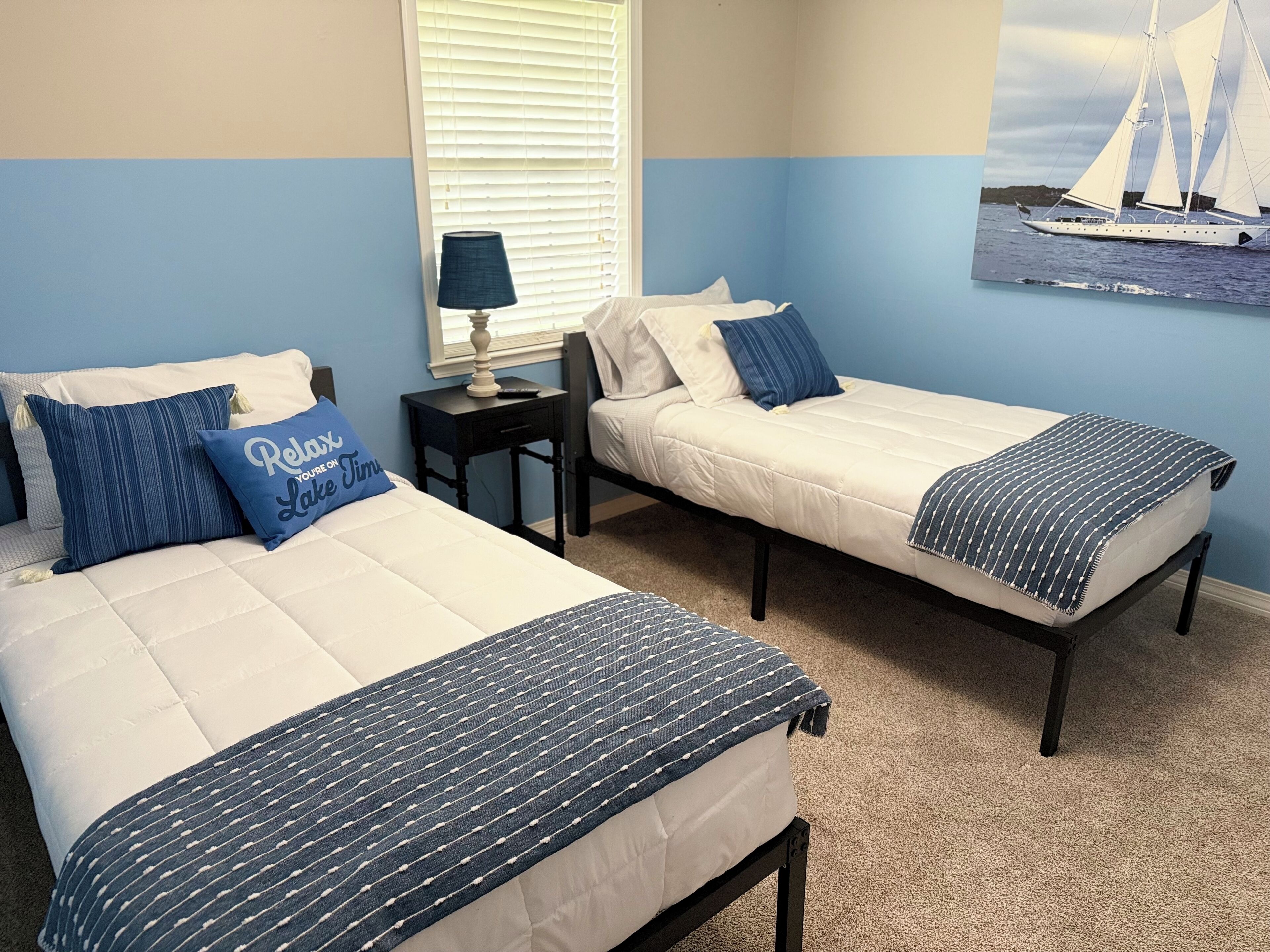 3 室のベッドルーム、デスク、アイロン / アイロン台、旅行用ベビーベッド