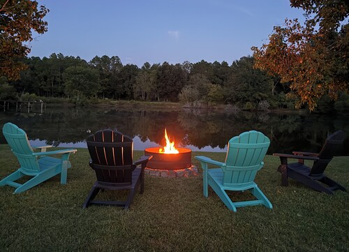 Hometown Hideaway: A Lake House with Pool - minutes to MS Gulf Coast Beaches