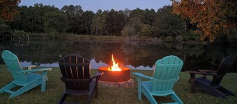 Hometown Hideaway: A Lake House with Pool - minutes to MS Gulf Coast Beaches