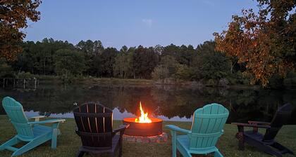 Hometown Hideaway: A Lake House with Pool - minutes to MS Gulf Coast Beaches