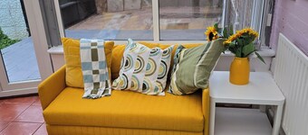 3 Bed House - Sleeps 5 - Pets - Garden - Parking