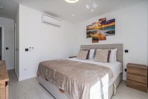 WiFi, bed sheets
