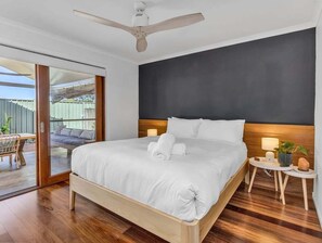 2 bedrooms, iron/ironing board, WiFi, bed sheets - Kirra Shores Coastal Hideaway (Coolangatta)