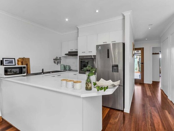 微波炉、炉灶、茶具/咖啡用具、电热水壶