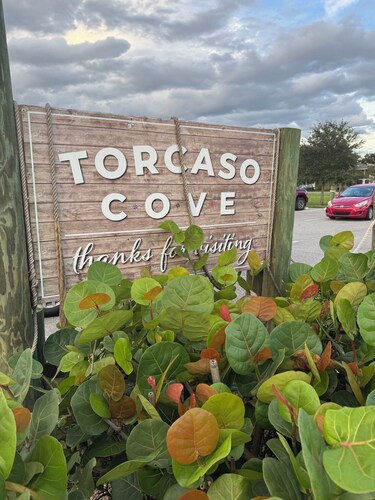 Charming 2-bedroom townhome in Winter Springs.