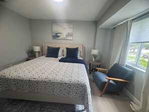 2 bedrooms, iron/ironing board, internet, bed sheets