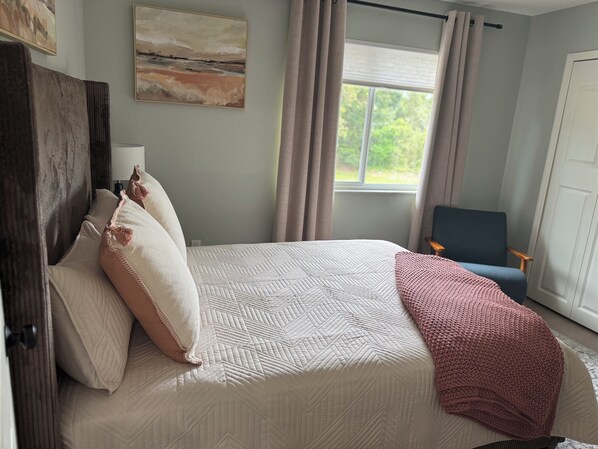 2 bedrooms, iron/ironing board, Internet, bed sheets