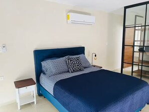 2 chambres, fer et planche à repasser, Wi-Fi, draps fournis