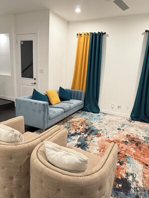 Interior - Luxury 3BR for Families, Nurses & Groups (Houston)