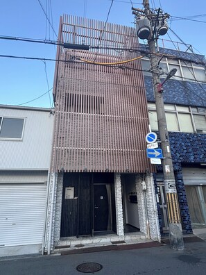 Overnatningsstedets facade