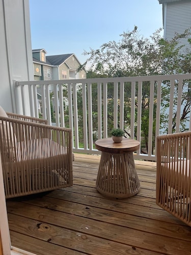 Welcoming 3-bedroom condo, On campus, short walk to Davis Wade and Dudy Noble