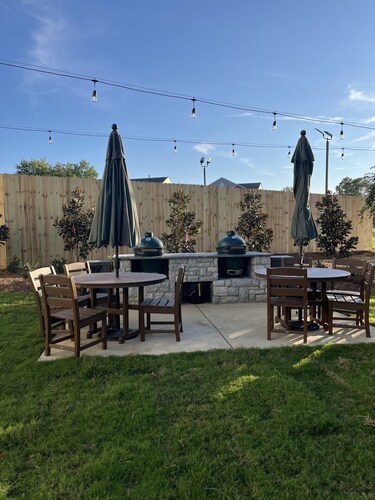 Welcoming 3-bedroom condo, On campus, short walk to Davis Wade and Dudy Noble