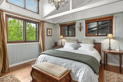 THE ULTIMATE RURAL RETREAT Sleeps 13 situated in Berima Southern Highlands NSW