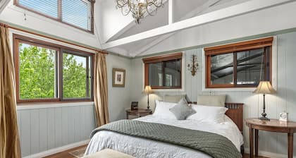 THE ULTIMATE RURAL RETREAT Sleeps 13 situated in Berima Southern Highlands NSW