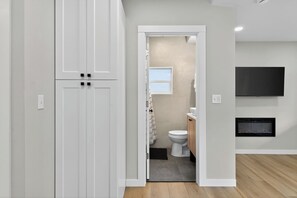 Toallas, jabón, papel de baño