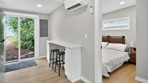 1 bedroom, iron/ironing board, WiFi - Charming house with AC in Seattle (Seattle)