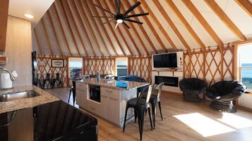 Refrigerador, microondas, horno y lavavajillas