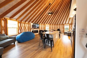 المنشأة من الداخل