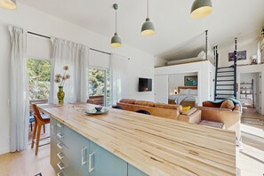 1 habitación, tabla de planchar con plancha, internet y ropa de cama 