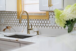 Hårtork, handdukar, tvål och toalettpapper