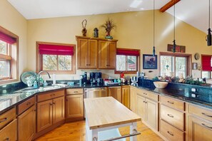 Køleskab, mikrobølgeovn, ovn, kogeplade