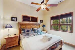 5 bedrooms, iron/ironing board, Internet, bed sheets