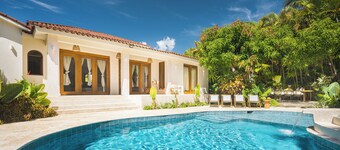 Roga Villa- Private, Tropical, Pool, Sauna, Ice Bath, 5 min to Encuentro beach