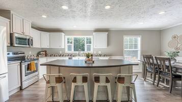 Refrigerador, microondas, horno, placa de cocina