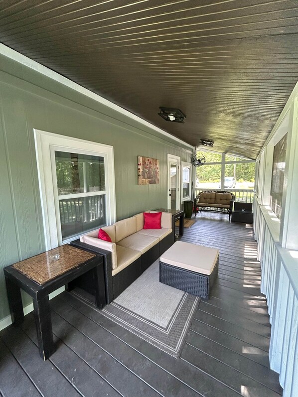 Terrace/patio - Little Gem House (Williston)