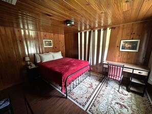 4 bedrooms, in-room safe, WiFi, bed sheets