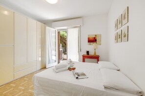 1 bedroom, bed sheets - Il Giardino Sul Mare, Vallecrosia, Italy (Vallecrosia)