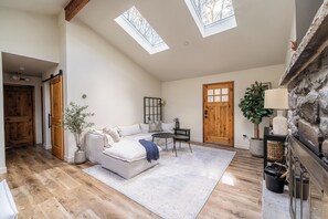 Smart TV, fireplace, offices