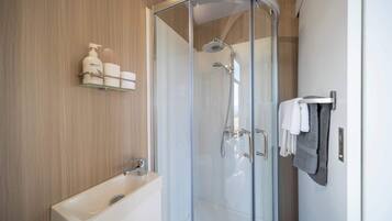 Dusch, hårtork och handdukar