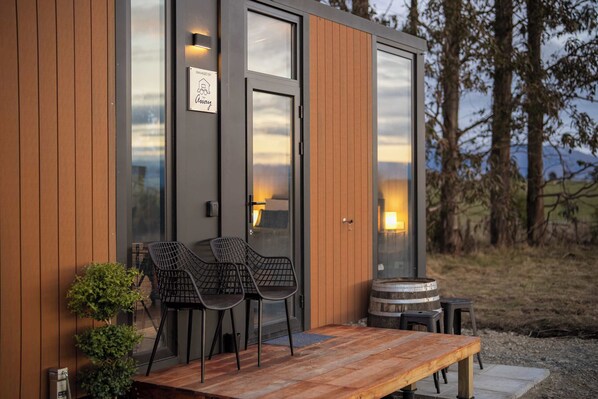 Terrace/patio - Whitestone Retreat 1 by Tiny Away (Hillside)