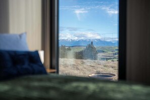 1 bedroom, bed sheets - Whitestone Retreat 2 by Tiny Away (Hillside)