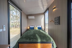 1 bedroom, bed sheets - Whitestone Retreat 2 by Tiny Away (Hillside)