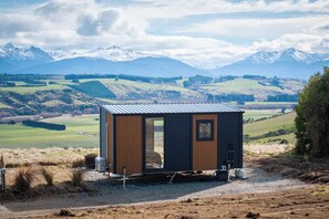 Exterior - Whitestone Retreat 2 by Tiny Away (Hillside)