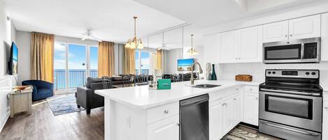 Refrigerador, microondas, horno, placa de cocina