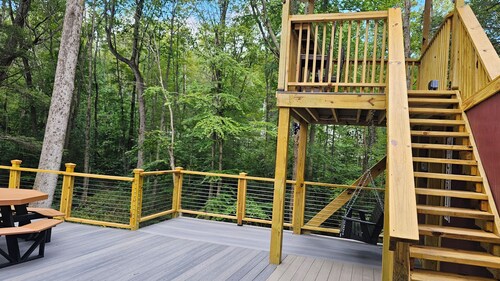 Seven Springs Mountain Tree House, Positioned on a babbling stream. Ski Camp!