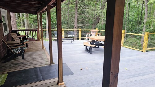 Mountain Tree House , Private & secluded. Positioned on a babbling stream.