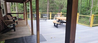 Mountain Tree House , Private & secluded. Positioned on a babbling stream.