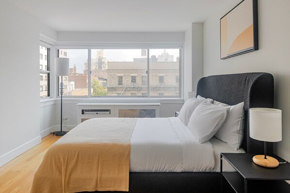 3 habitaciones, tabla de planchar con plancha, wifi y ropa de cama