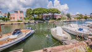 Unclassified image, 4 of 10, button - Port COGOLIN – Fisherman's house with boat mooring. (COGOLIN)